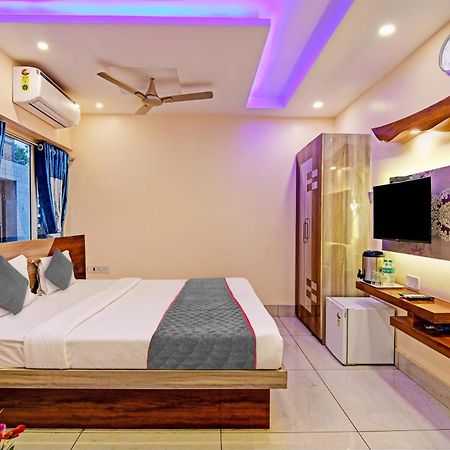 Townhouse The Grand Touch & The Royal Touch Hotel ดีกา ภายนอก รูปภาพ