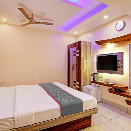 Townhouse The Grand Touch & The Royal Touch Hotel ดีกา ภายนอก รูปภาพ