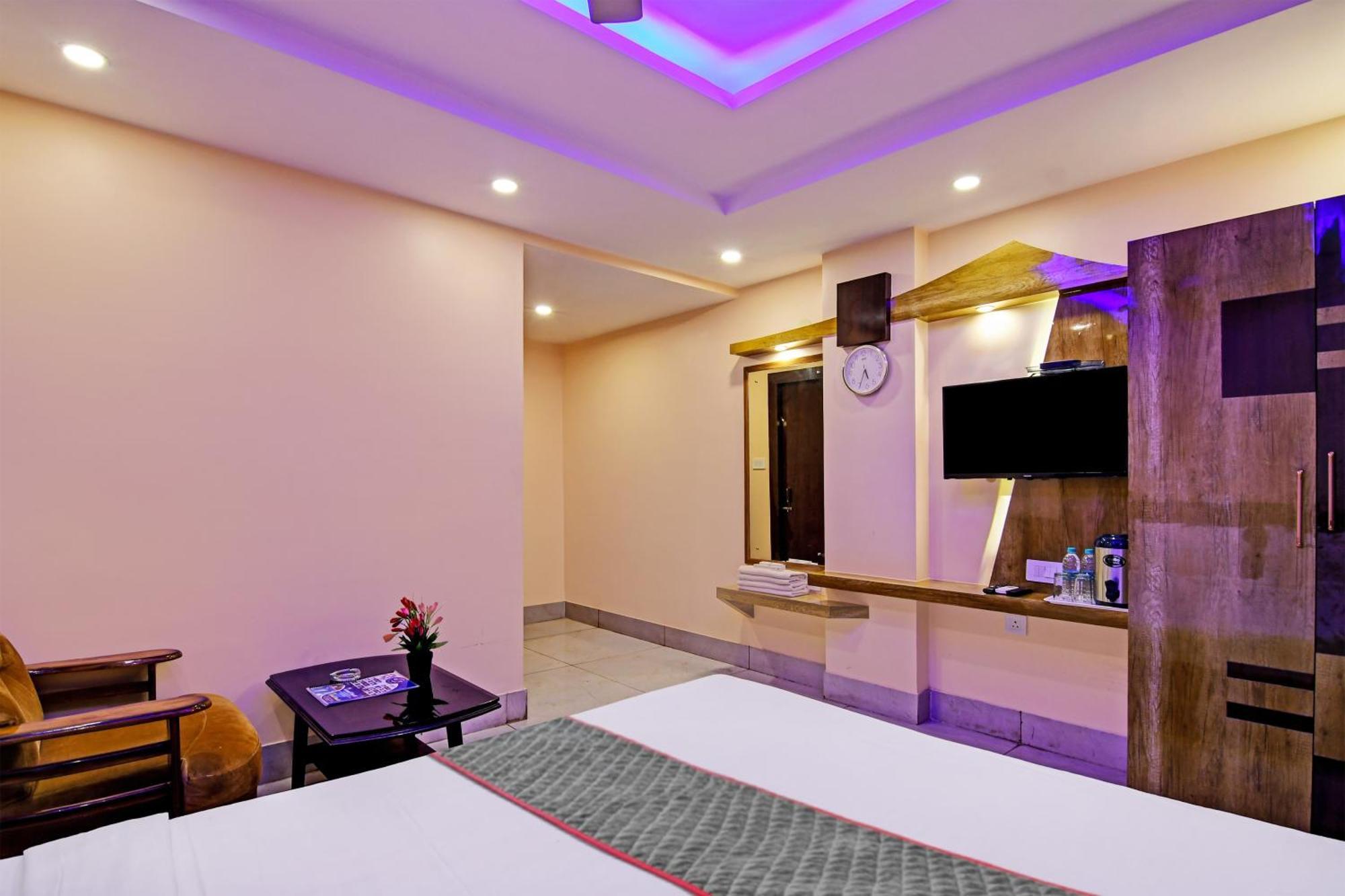 Townhouse The Grand Touch & The Royal Touch Hotel ดีกา ภายนอก รูปภาพ
