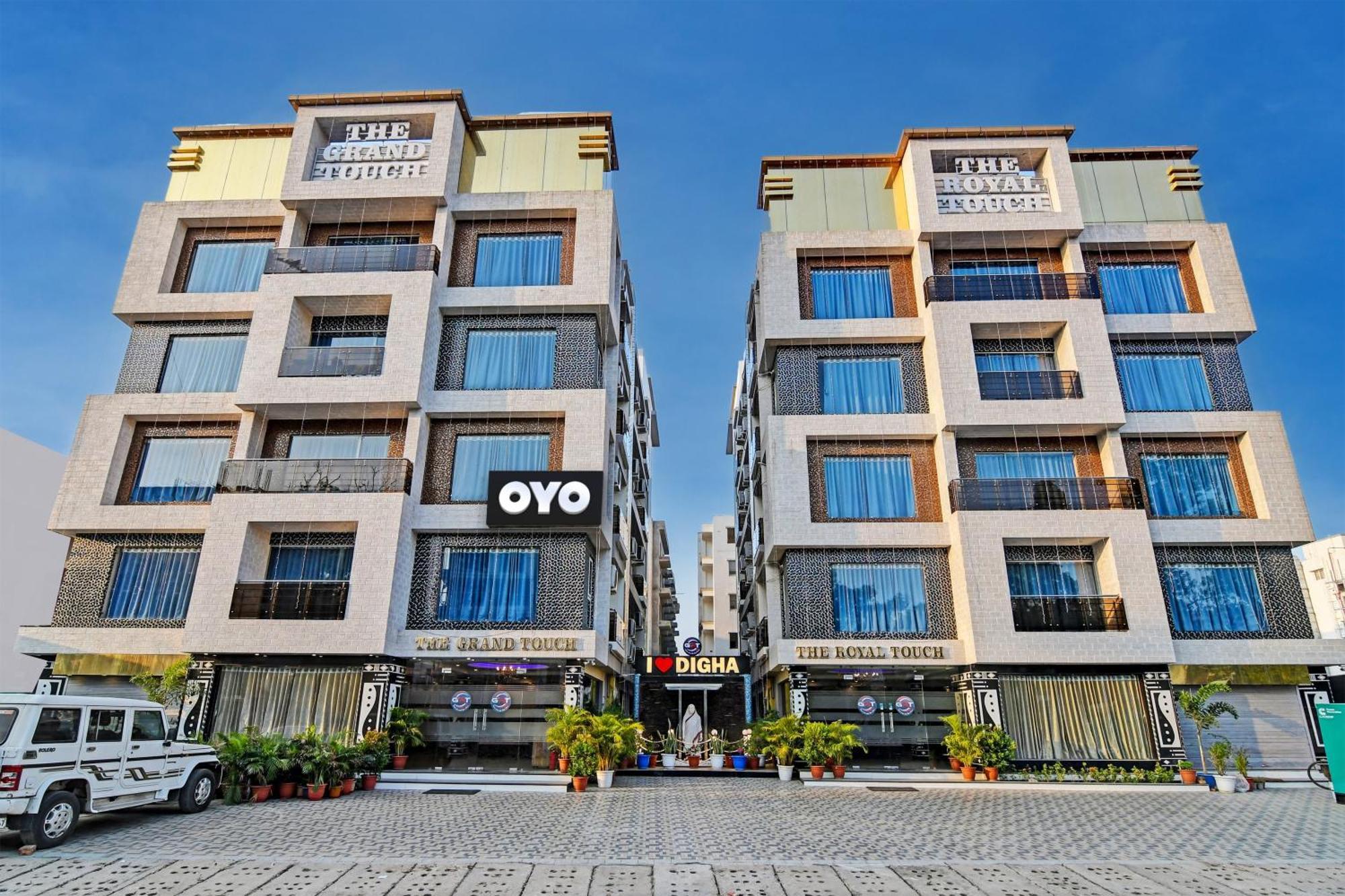 Townhouse The Grand Touch & The Royal Touch Hotel ดีกา ภายนอก รูปภาพ