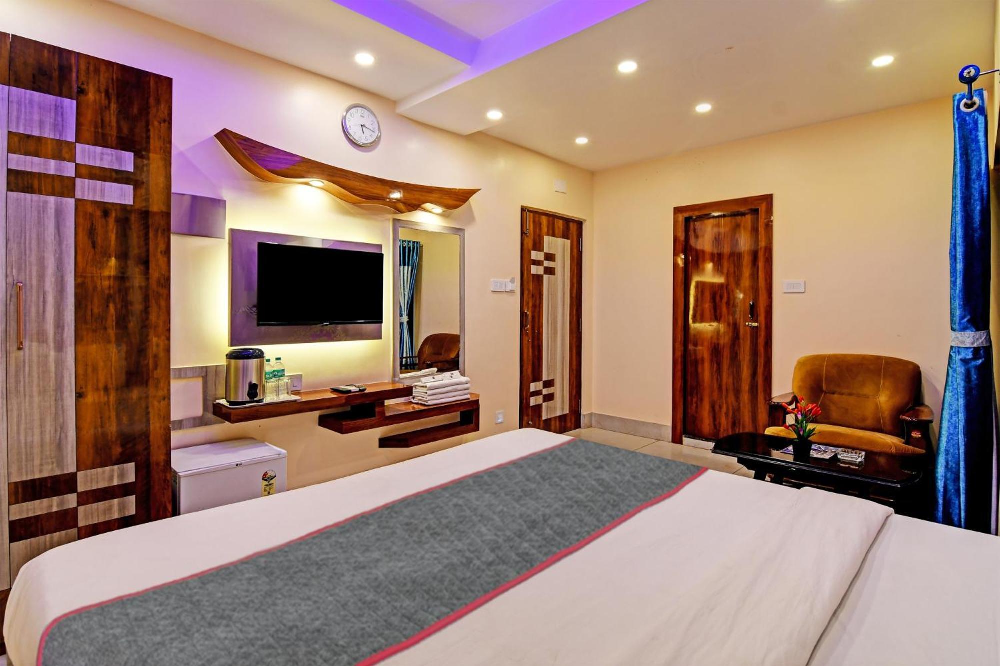 Townhouse The Grand Touch & The Royal Touch Hotel ดีกา ภายนอก รูปภาพ