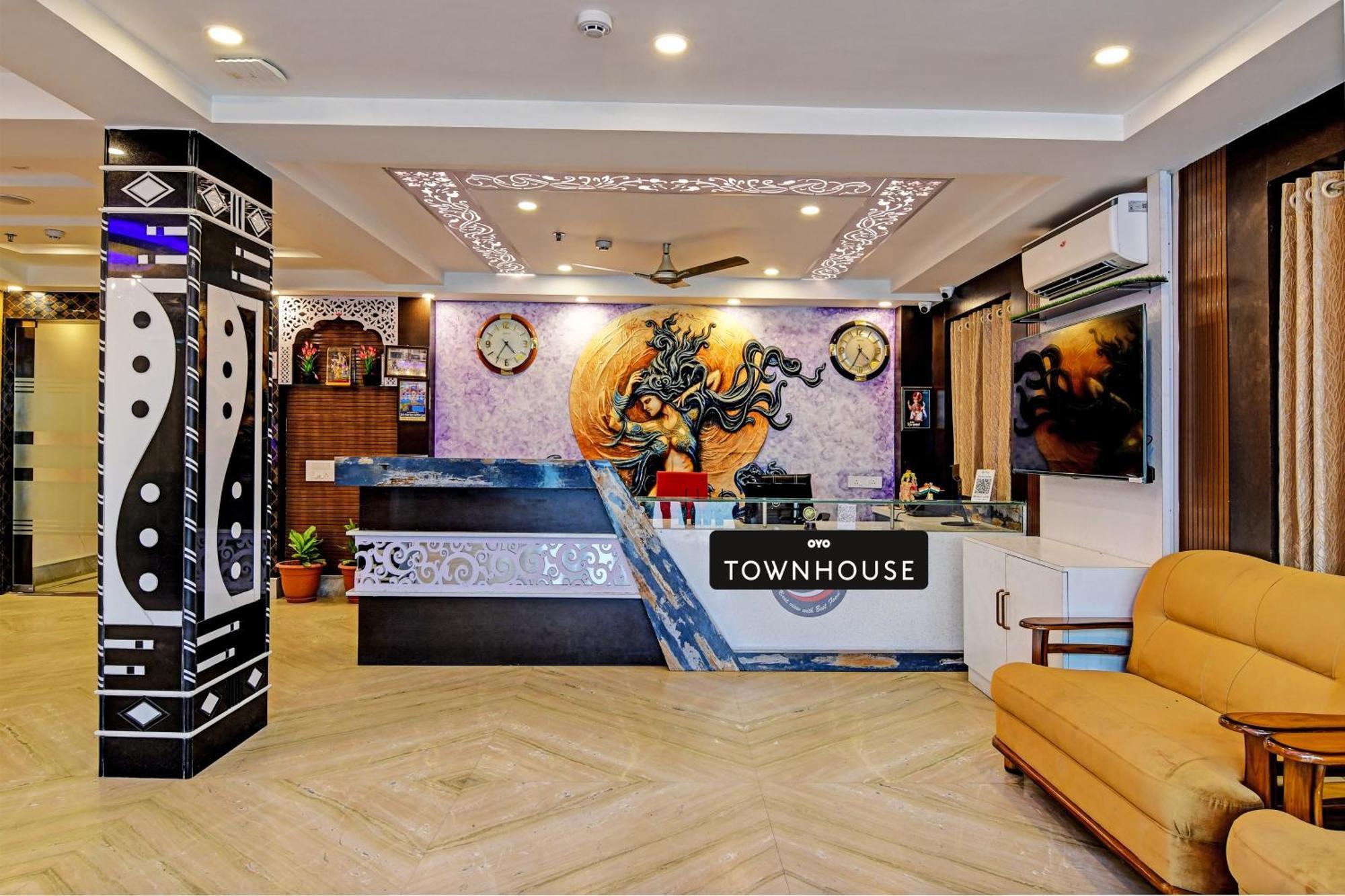 Townhouse The Grand Touch & The Royal Touch Hotel ดีกา ภายนอก รูปภาพ