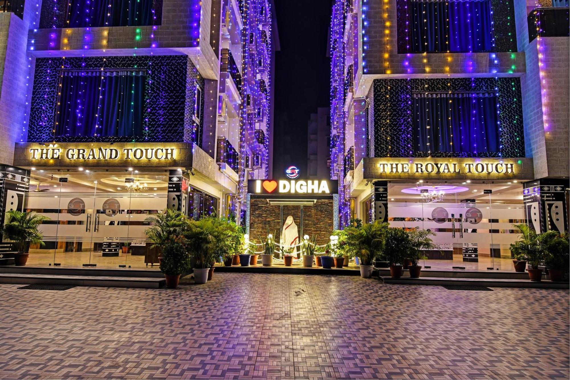 Townhouse The Grand Touch & The Royal Touch Hotel ดีกา ภายนอก รูปภาพ