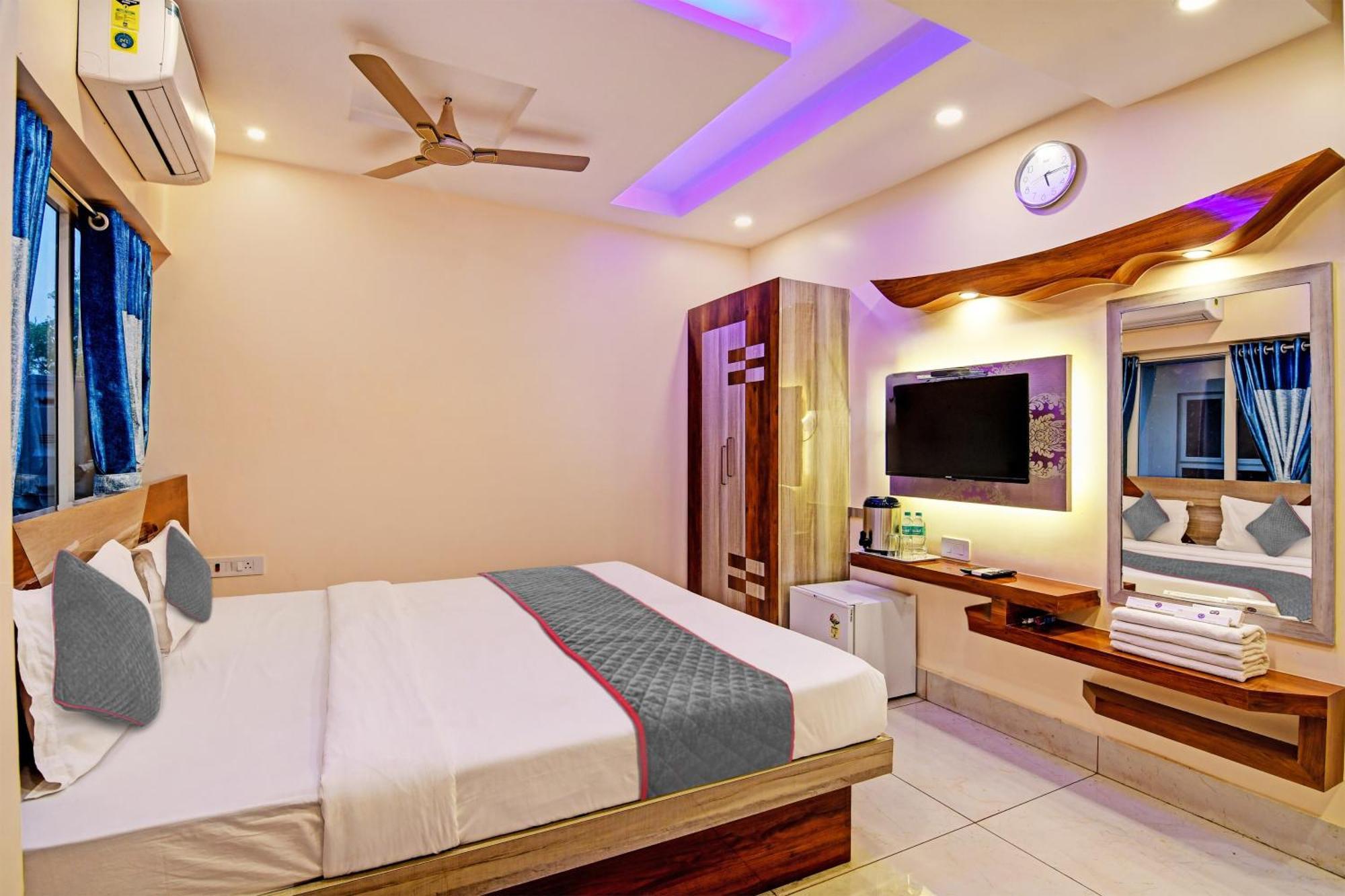Townhouse The Grand Touch & The Royal Touch Hotel ดีกา ภายนอก รูปภาพ